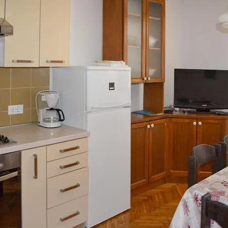 3 Bedroom Cozy In Apartment