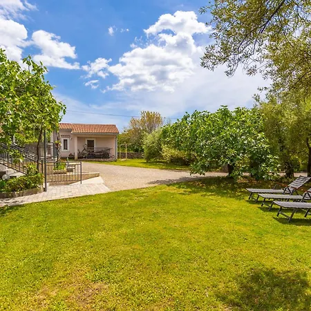 Appartamento 3 Bedroom Cozy In