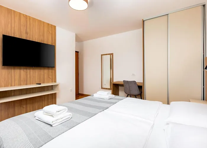 3 Bedroom Cozy In Appartamento Malinska