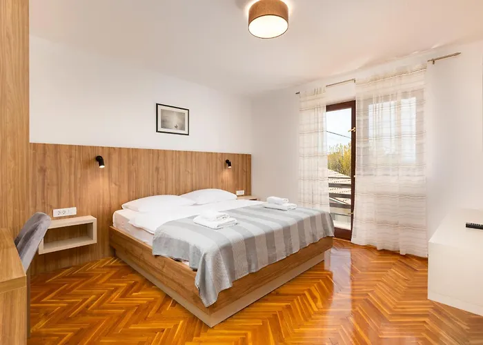 Appartamento 3 Bedroom Cozy In Malinska
