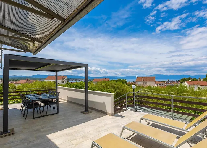 3 Bedroom Cozy In * Malinska