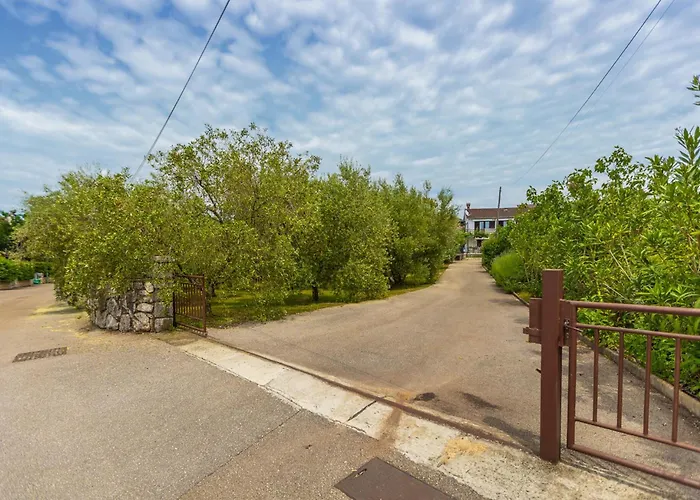 3 Bedroom Cozy In * Malinska