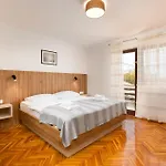 Apartmán 3 Bedroom Front In Malinska