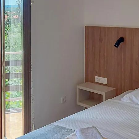 Apartment 3 Bedroom Cozy In *