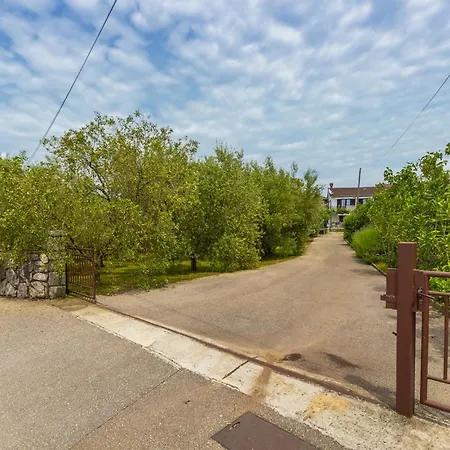 3 Bedroom Cozy In * Malinska