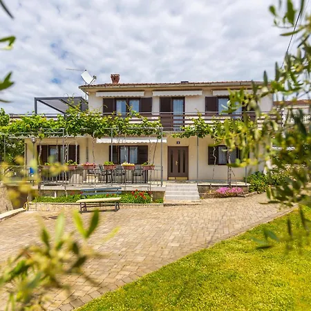 3 Bedroom Cozy In Malinska