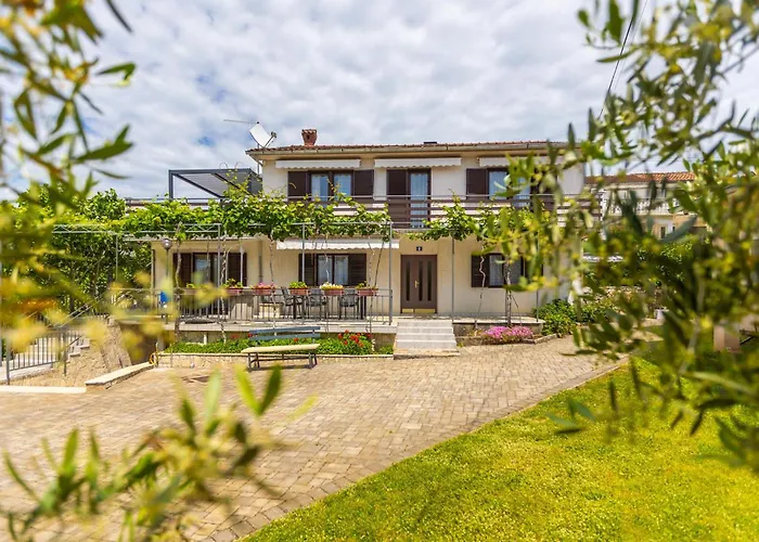 3 Bedroom Cozy In Malinska